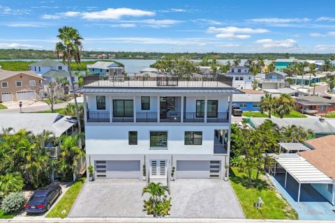 House in Redington Shores, Florida 3 bedrooms, 207.64 sq.m. № 1829998 - photo 4