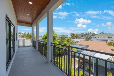 House in Redington Shores, Florida 3 bedrooms, 207.64 sq.m. № 1829998 - photo 13