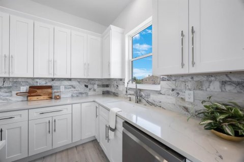 House in Redington Shores, Florida 3 bedrooms, 207.64 sq.m. № 1829998 - photo 22
