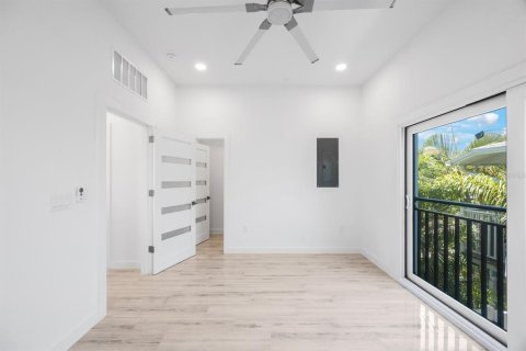 House in Redington Shores, Florida 3 bedrooms, 207.64 sq.m. № 1829998 - photo 26