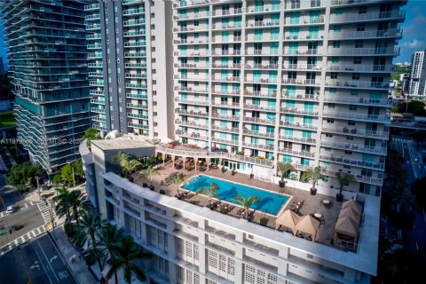 Condo in Miami, Florida, 2 bedrooms № 2080311 - photo 2
