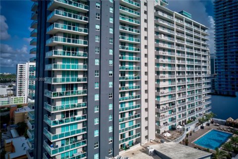 Condo in Miami, Florida, 2 bedrooms № 2080311 - photo 22