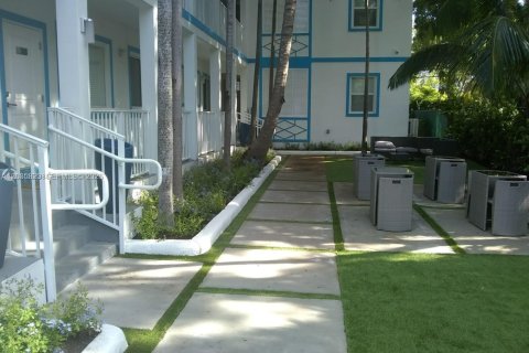 House in Miami, Florida 37.16 sq.m. № 2253779 - photo 13