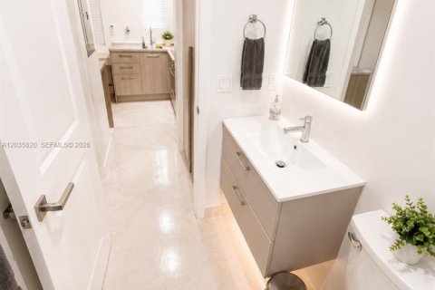 House in Miami, Florida 37.16 sq.m. № 2253779 - photo 11