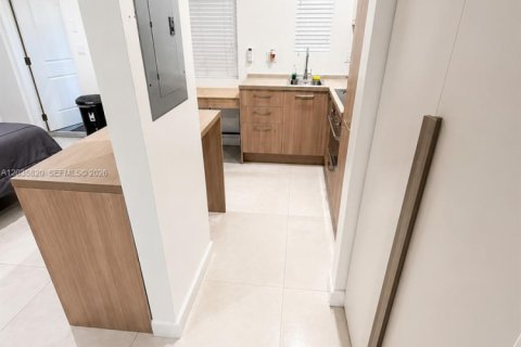 House in Miami, Florida 37.16 sq.m. № 2253779 - photo 9
