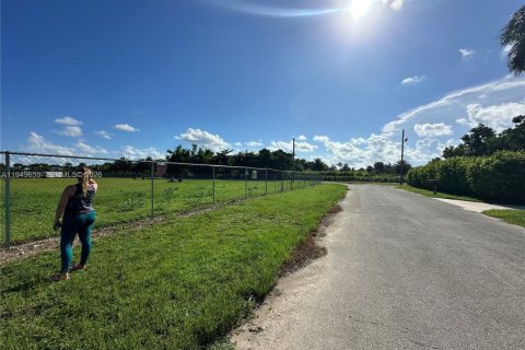 Купить земельный участок в Майами, Флорида № 2005257 - фото 8