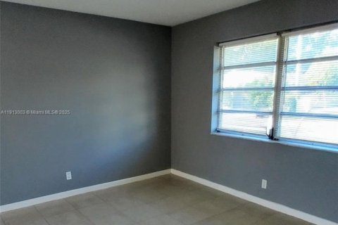 Propiedad comercial en venta en Fort Lauderdale, Florida, 183.95 m2 № 1968761 - foto 15