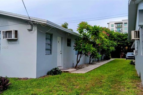 Propiedad comercial en venta en Fort Lauderdale, Florida, 183.95 m2 № 1968761 - foto 4
