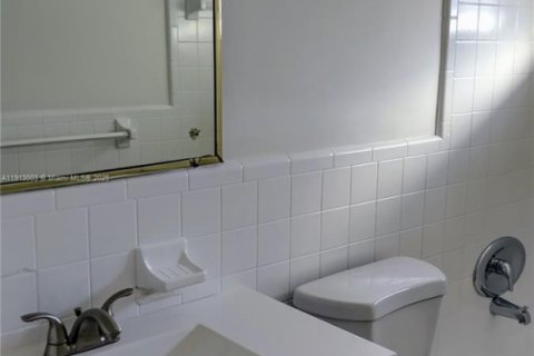 Propiedad comercial en venta en Fort Lauderdale, Florida, 183.95 m2 № 1968761 - foto 11