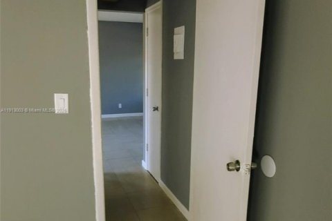 Propiedad comercial en venta en Fort Lauderdale, Florida, 183.95 m2 № 1968761 - foto 14