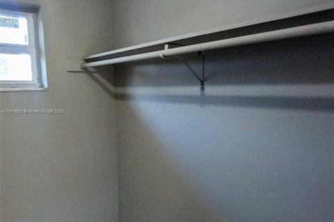 Propiedad comercial en venta en Fort Lauderdale, Florida, 183.95 m2 № 1968761 - foto 13