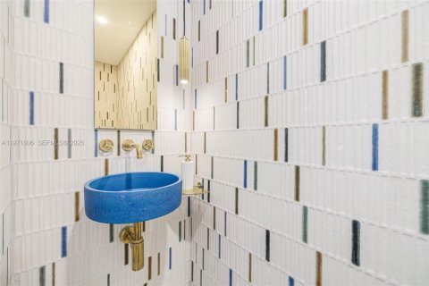 House in Miami Shores, Florida 5 bedrooms № 2033492 - photo 4