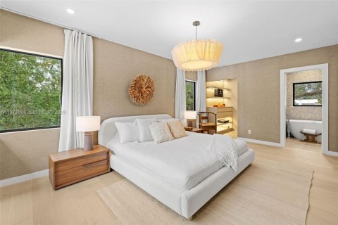 House in Miami Shores, Florida 5 bedrooms № 2033492 - photo 1