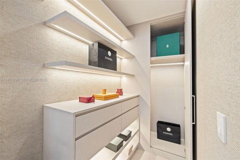 House in Miami Shores, Florida 5 bedrooms № 2033492 - photo 2