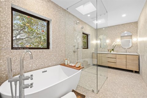 House in Miami Shores, Florida 5 bedrooms № 2033492 - photo 3