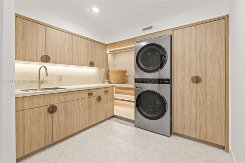 House in Miami Shores, Florida 5 bedrooms № 2033492 - photo 11