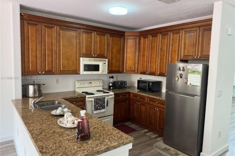 Купить таунхаус в Майами, Флорида 3 спальни, 164.9м2, № 2049031 - фото 8