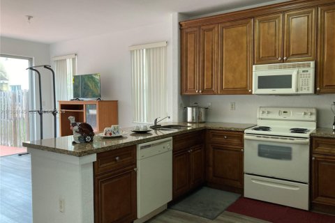 Купить таунхаус в Майами, Флорида 3 спальни, 164.9м2, № 2049031 - фото 9