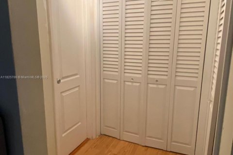 Copropriété à vendre à Miami, Floride: 2 chambres, 103.68 m2 № 1794017 - photo 14