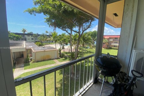 Copropriété à vendre à Miami, Floride: 2 chambres, 103.68 m2 № 1794017 - photo 15