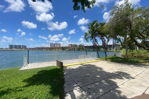 Copropriété à vendre à Miami, Floride: 2 chambres, 103.68 m2 № 1794017 - photo 20