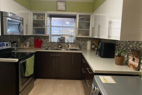 Copropriété à vendre à Miami, Floride: 2 chambres, 103.68 m2 № 1794017 - photo 1