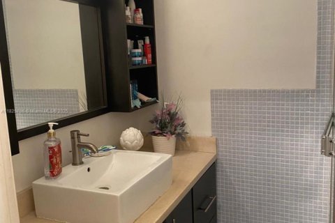 Copropriété à vendre à Miami, Floride: 2 chambres, 103.68 m2 № 1794017 - photo 11