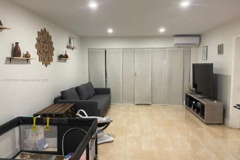 Copropriété à vendre à Miami, Floride: 2 chambres, 103.68 m2 № 1794017 - photo 5