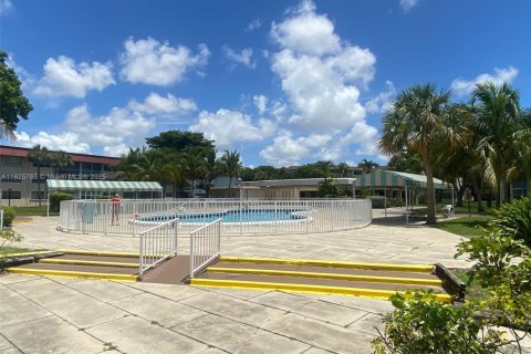 Copropriété à vendre à Miami, Floride: 2 chambres, 103.68 m2 № 1794017 - photo 28