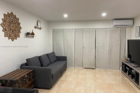 Copropriété à vendre à Miami, Floride: 2 chambres, 103.68 m2 № 1794017 - photo 3