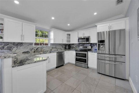 Immobilier commercial à vendre à Miami, Floride: 188.59 m2 № 1968494 - photo 6