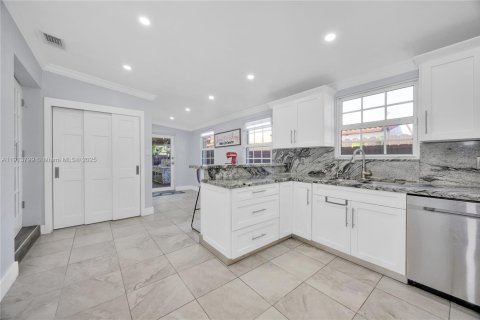 Immobilier commercial à vendre à Miami, Floride: 188.59 m2 № 1968494 - photo 7