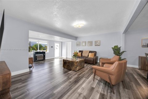 Immobilier commercial à vendre à Miami, Floride: 188.59 m2 № 1968494 - photo 12