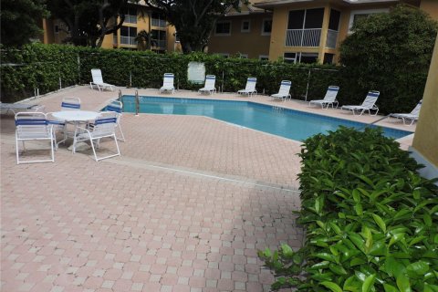 Condo in Dania Beach, Florida, 2 bedrooms  № 1049829 - photo 1