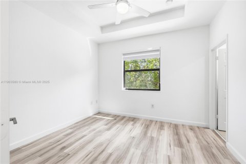 Townhouse in Hialeah, Florida 3 bedrooms, 123.75 sq.m. № 1963721 - photo 26