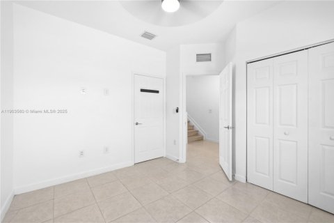 Townhouse in Hialeah, Florida 3 bedrooms, 123.75 sq.m. № 1963721 - photo 7