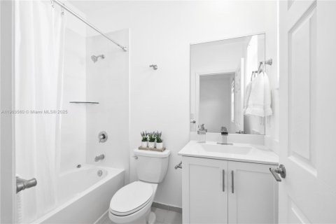 Townhouse in Hialeah, Florida 3 bedrooms, 123.75 sq.m. № 1963721 - photo 24