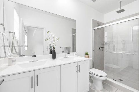 Townhouse in Hialeah, Florida 3 bedrooms, 123.75 sq.m. № 1963721 - photo 30