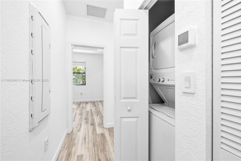 Townhouse in Hialeah, Florida 3 bedrooms, 123.75 sq.m. № 1963721 - photo 25