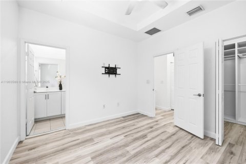 Townhouse in Hialeah, Florida 3 bedrooms, 123.75 sq.m. № 1963721 - photo 28