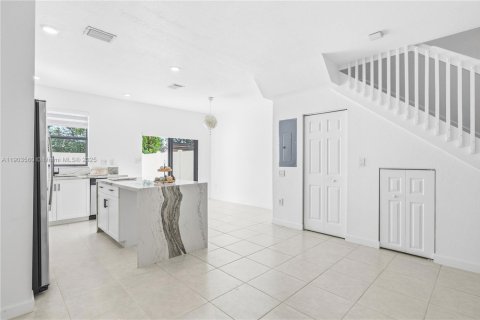 Townhouse in Hialeah, Florida 3 bedrooms, 123.75 sq.m. № 1963721 - photo 12