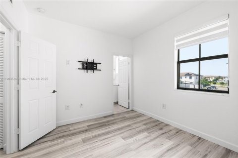 Townhouse in Hialeah, Florida 3 bedrooms, 123.75 sq.m. № 1963721 - photo 23