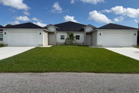 Commercial property in Sebring, Florida 6 bedrooms, 308.81 sq.m. № 2418865