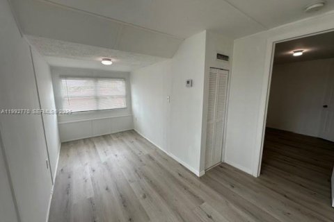 Снять в аренду виллу или дом в Хайалиа, Флорида 1 спальня, № 2055449 - фото 8