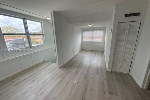 Снять в аренду виллу или дом в Хайалиа, Флорида 1 спальня, № 2055449 - фото 3