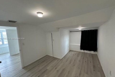 Снять в аренду виллу или дом в Хайалиа, Флорида 1 спальня, № 2055449 - фото 13