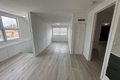 Снять в аренду виллу или дом в Хайалиа, Флорида 1 спальня, № 2055449 - фото 9