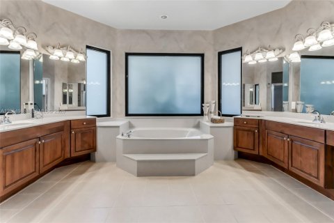 Купить виллу или дом в Дейви, Флорида 5 спален, 320.88м2, № 2245938 - фото 20