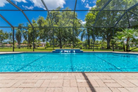 Купить виллу или дом в Дейви, Флорида 5 спален, 320.88м2, № 2245938 - фото 3