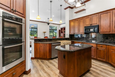 Купить виллу или дом в Дейви, Флорида 5 спален, 320.88м2, № 2245938 - фото 5